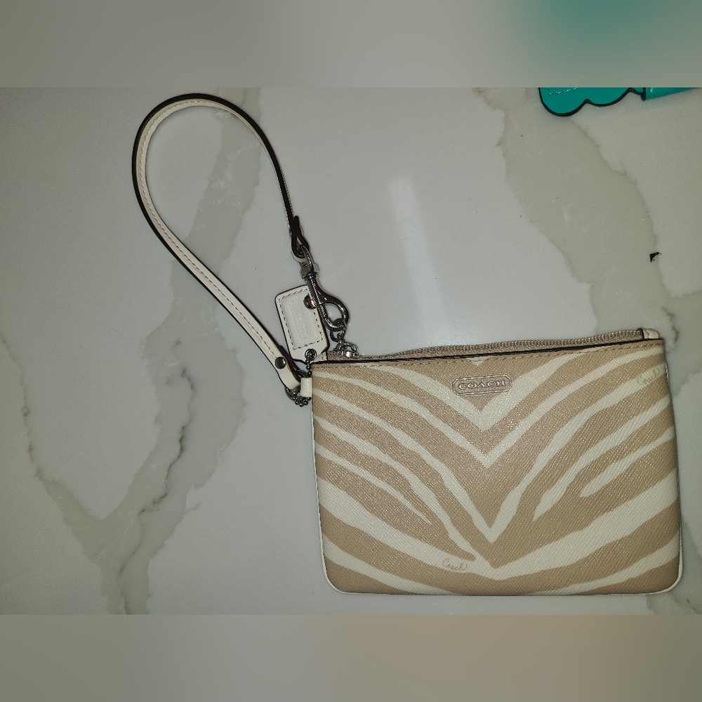 Coach Set Zebra Print Extra Large Canvas Resort Tote Bag with Wristlet - Picture 7 of 8